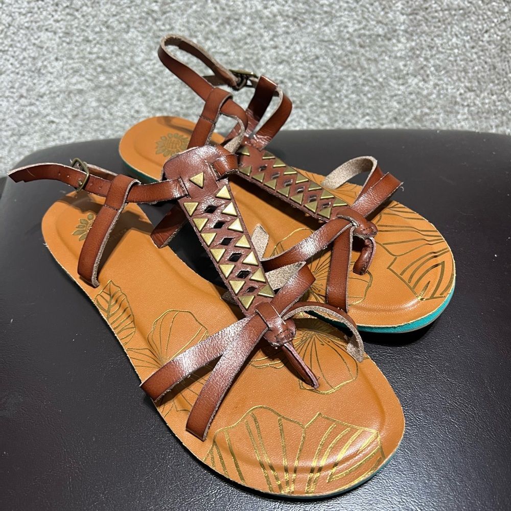 Yellow Box Woman’s Brown Good Thong Sandal Size 6.5